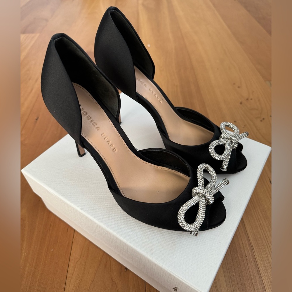 Veronica Beard Gadot Bow Pumps (black)